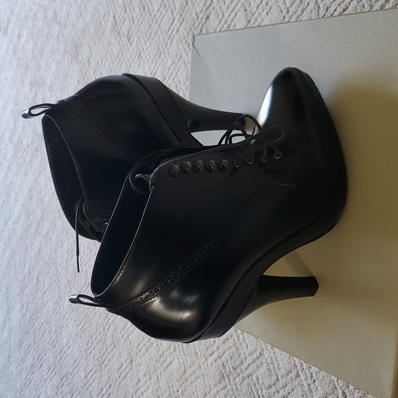 Burberry lace up ankle boots - Picture 7 of 7